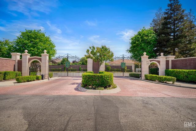 11302 Fulbourne Drive, Bakersfield, CA 93312