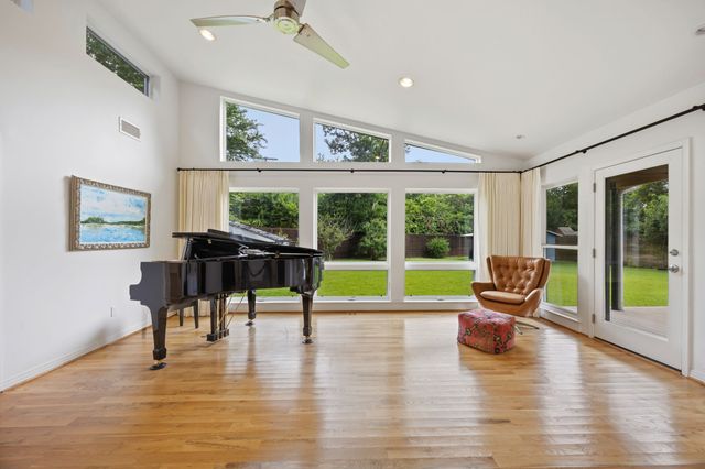 9422 Hermosa Drive, Dallas, TX 75218