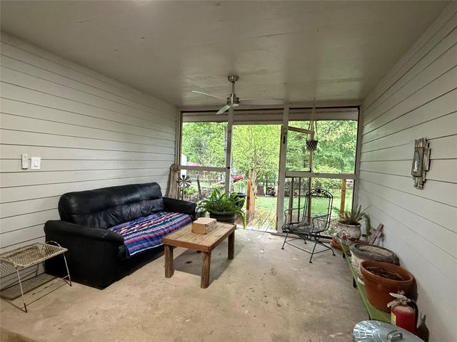25 Ridge Top Drive, Huntsville, TX 77320