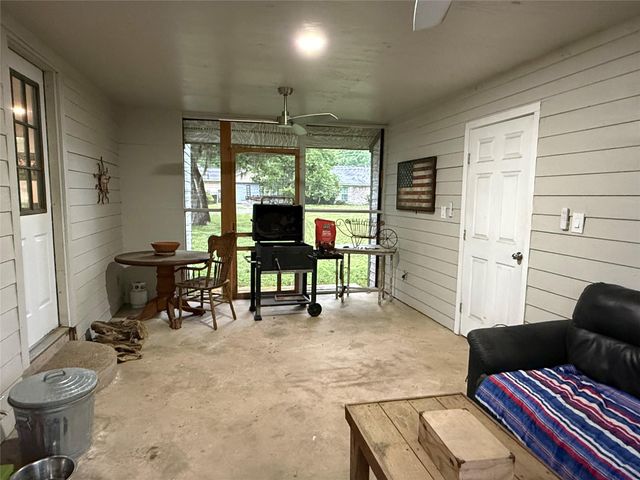 25 Ridge Top Drive, Huntsville, TX 77320
