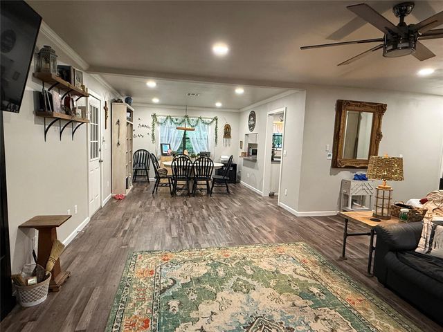 25 Ridge Top Drive, Huntsville, TX 77320