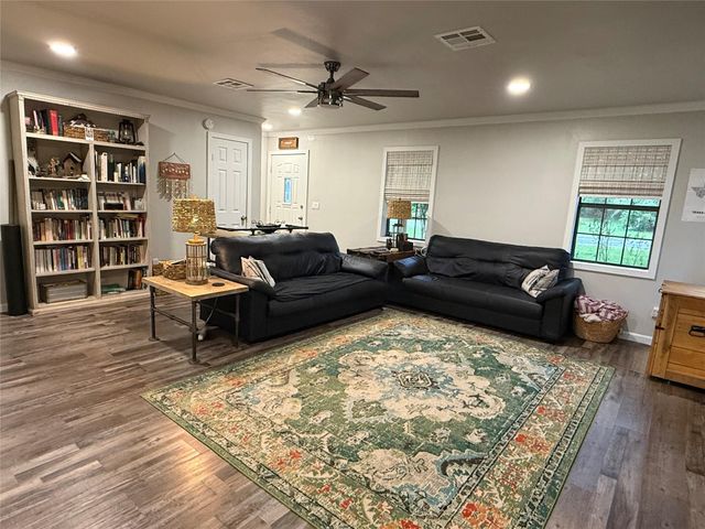 25 Ridge Top Drive, Huntsville, TX 77320