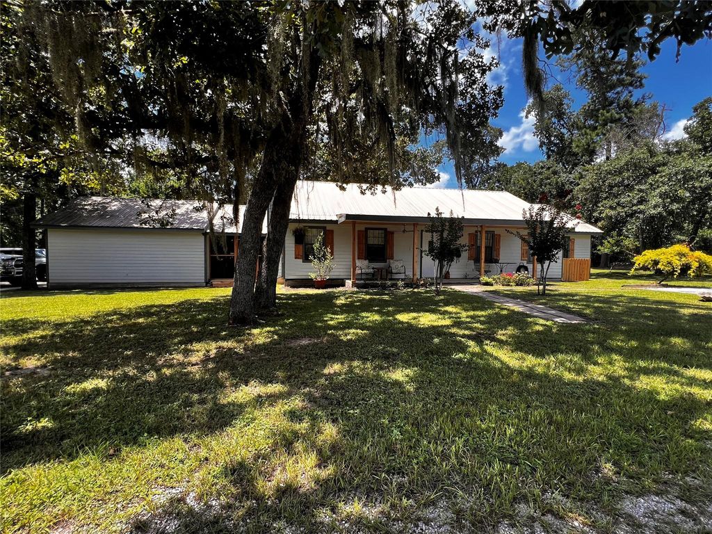 25 Ridge Top Drive, Huntsville, TX 77320