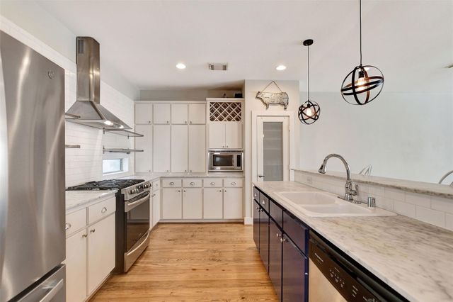 5219 Kiam Street E, Houston, TX 77007