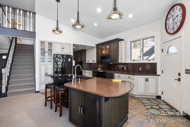 7220 Wilkinson Drive, Rockford, MI 49341