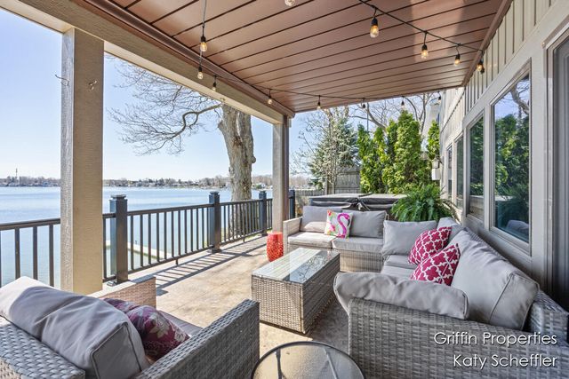 7220 Wilkinson Drive, Rockford, MI 49341