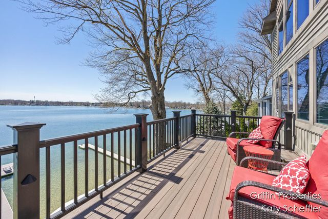 7220 Wilkinson Drive, Rockford, MI 49341