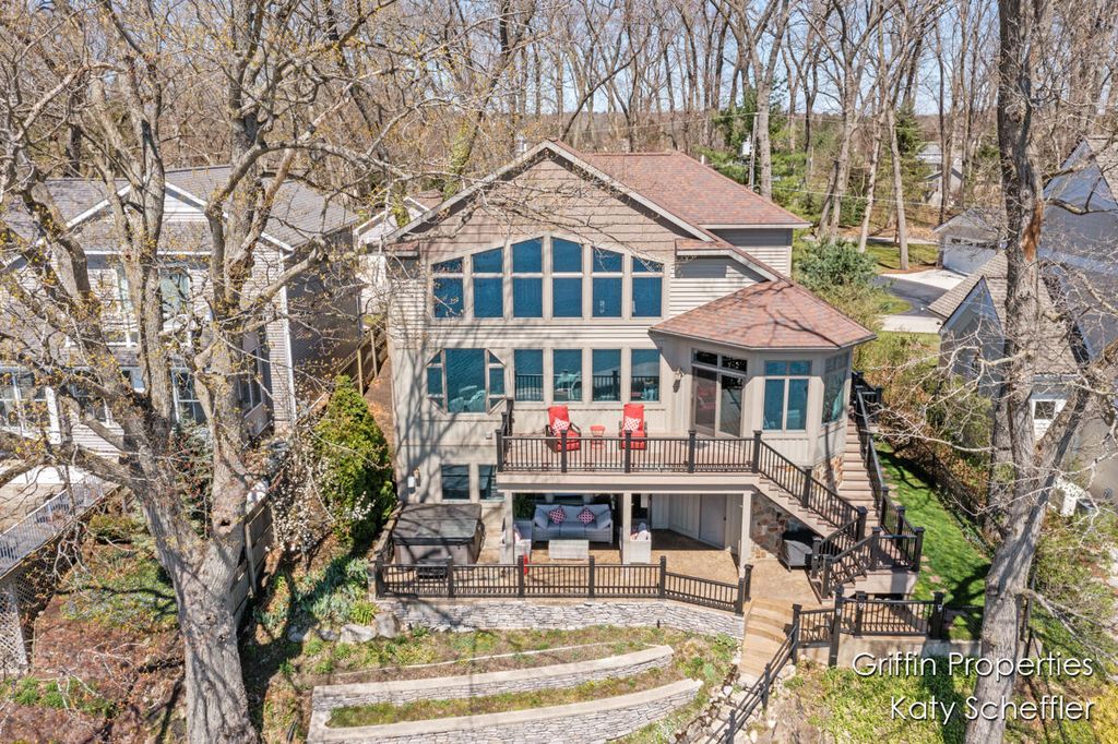 7220 Wilkinson Drive, Rockford, MI 49341