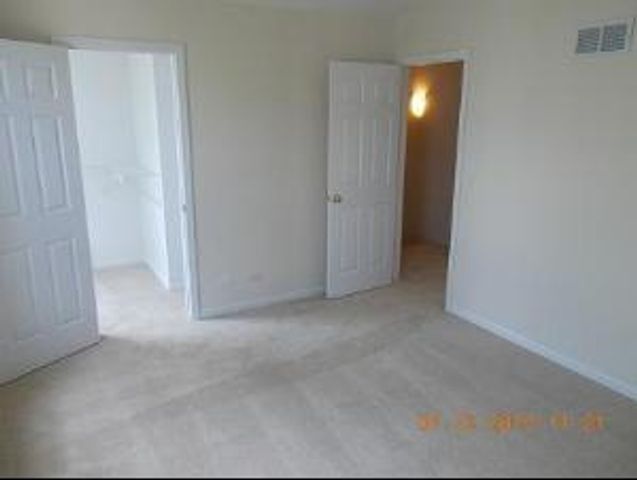 1085 SYMPHONY Drive, Aurora, IL 60504