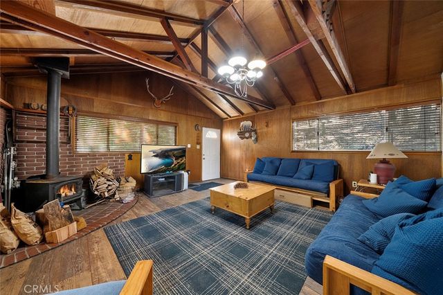 330 Canyon Drive, Cedarpines Park, CA 92322