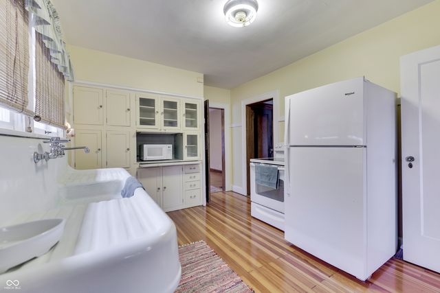 328 N Ridgeview Drive, Indianapolis, IN 46219