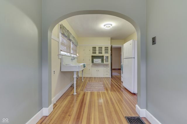 328 N Ridgeview Drive, Indianapolis, IN 46219