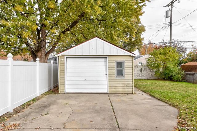 27740 Bohnhoff Street, Roseville, MI 48066