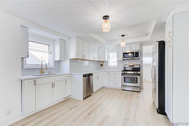 27740 Bohnhoff Street, Roseville, MI 48066