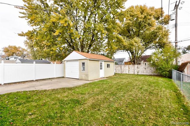 27740 Bohnhoff Street, Roseville, MI 48066