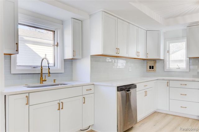 27740 Bohnhoff Street, Roseville, MI 48066