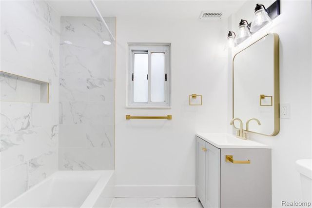 27740 Bohnhoff Street, Roseville, MI 48066