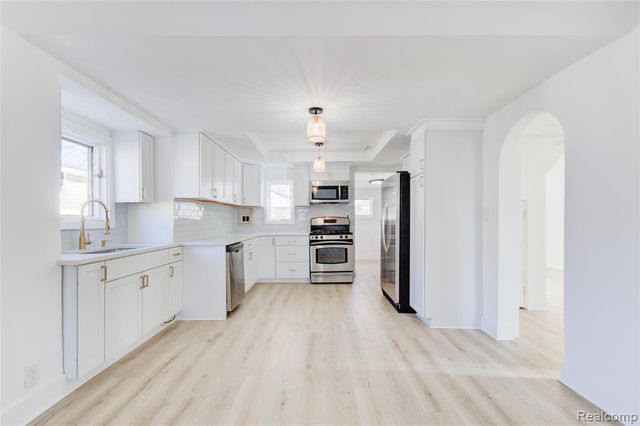 27740 Bohnhoff Street, Roseville, MI 48066