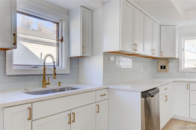 27740 Bohnhoff Street, Roseville, MI 48066