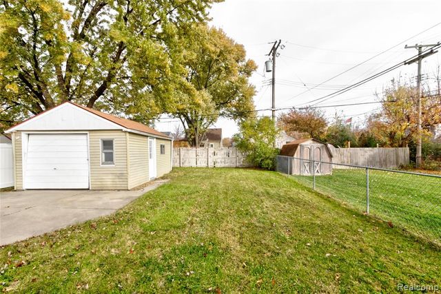 27740 Bohnhoff Street, Roseville, MI 48066