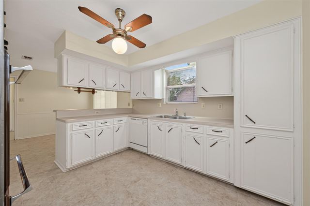 19515 Lockridge Drive, Spring, TX 77373