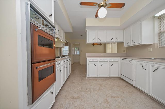 19515 Lockridge Drive, Spring, TX 77373