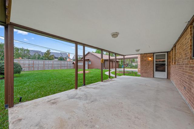 19515 Lockridge Drive, Spring, TX 77373