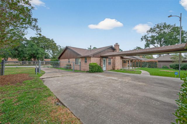 19515 Lockridge Drive, Spring, TX 77373