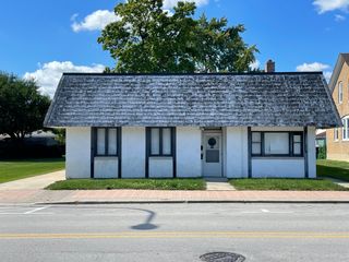 214 S Emerson Street, Mount Prospect, IL 60056