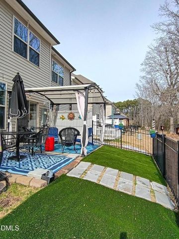 7816 Honeysuckle Bend Drive 724, Raleigh, NC 27616