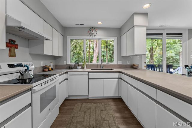 109 N Ballas Road B, Kirkwood, MO 63122