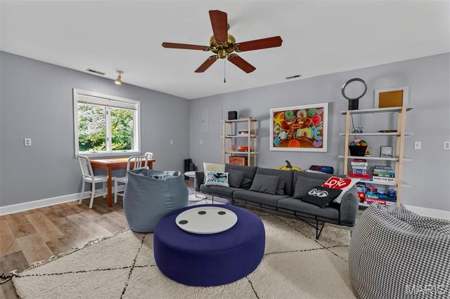 109 N Ballas Road B, Kirkwood, MO 63122