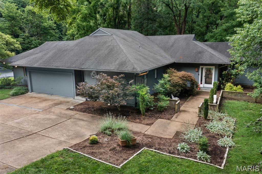 109 N Ballas Road B, Kirkwood, MO 63122