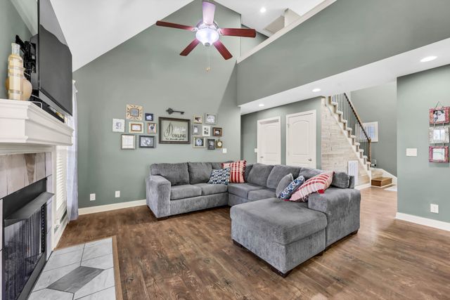 1037 Quiver Ln, Clarksville, TN 37043