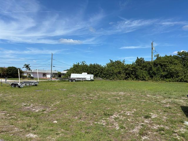 153 Sherman Avenue NE, Port Charlotte, FL 33952
