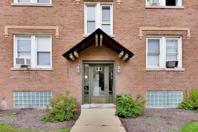 4822 W Hutchinson Street 9B, Chicago, IL 60641