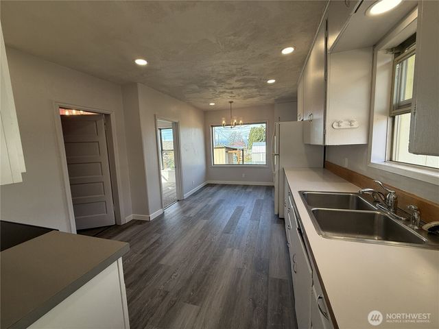 409 E Lopez Avenue, Port Angeles, WA 98362