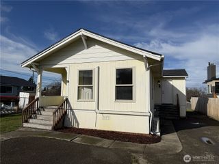 409 E Lopez Avenue, Port Angeles, WA 98362