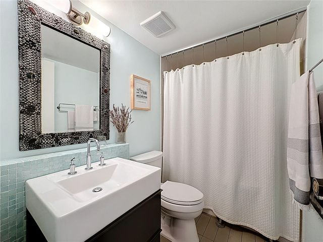 1717 PELICAN COVE ROAD GL434, Sarasota, FL 34231