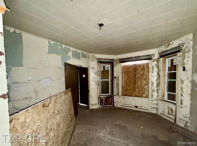 1104 E Grand Boulevard, Detroit, MI 48207