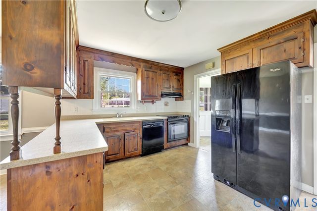 6986 Cornfield Ln, Mechanicsville, VA 23111