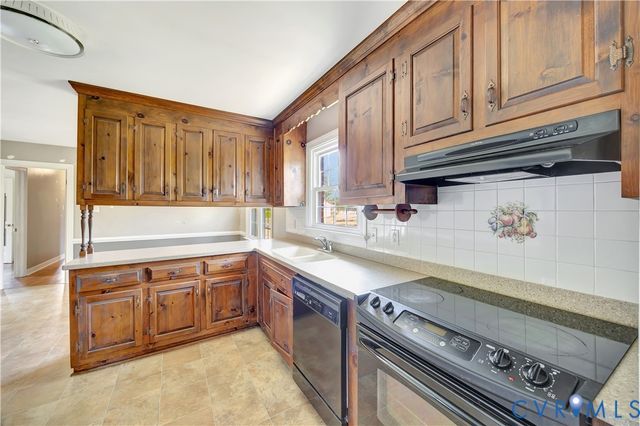 6986 Cornfield Ln, Mechanicsville, VA 23111