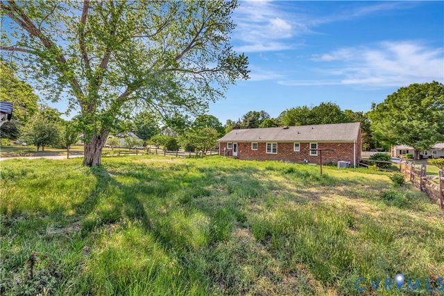 6986 Cornfield Ln, Mechanicsville, VA 23111