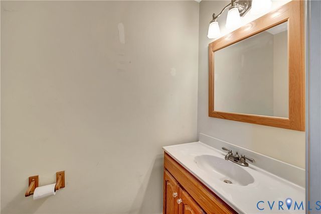 6986 Cornfield Ln, Mechanicsville, VA 23111