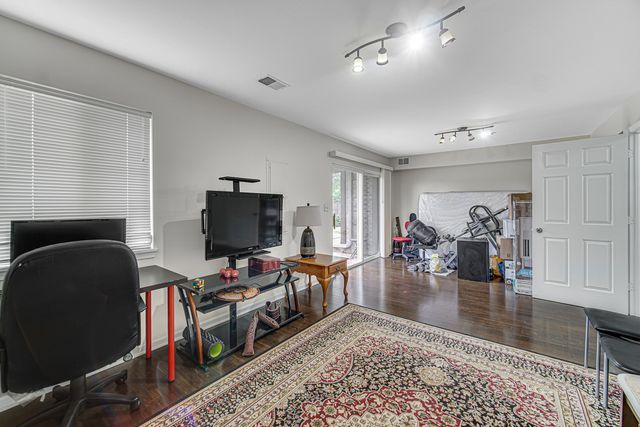 673 E FOUNTAINVIEW Drive 673, Mundelein, IL 60060
