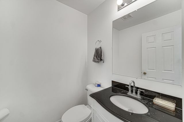 673 E FOUNTAINVIEW Drive 673, Mundelein, IL 60060