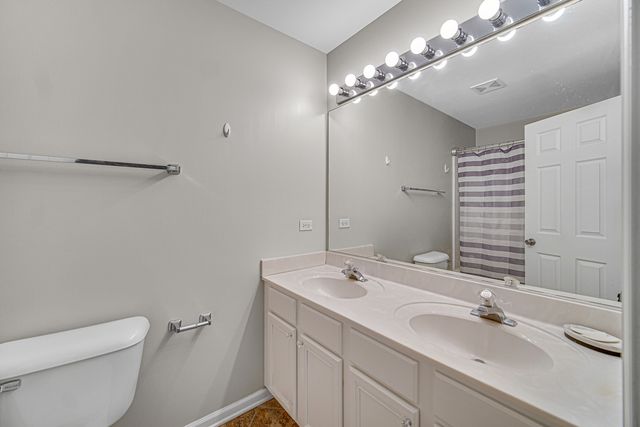 673 E FOUNTAINVIEW Drive 673, Mundelein, IL 60060