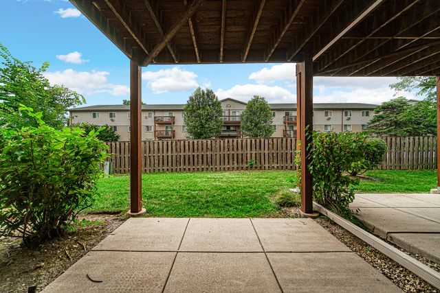 673 E FOUNTAINVIEW Drive 673, Mundelein, IL 60060