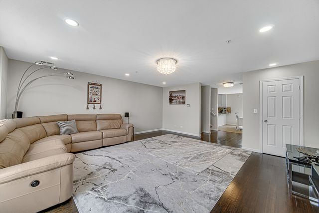673 E FOUNTAINVIEW Drive 673, Mundelein, IL 60060