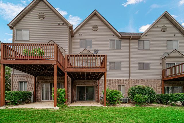 673 E FOUNTAINVIEW Drive 673, Mundelein, IL 60060